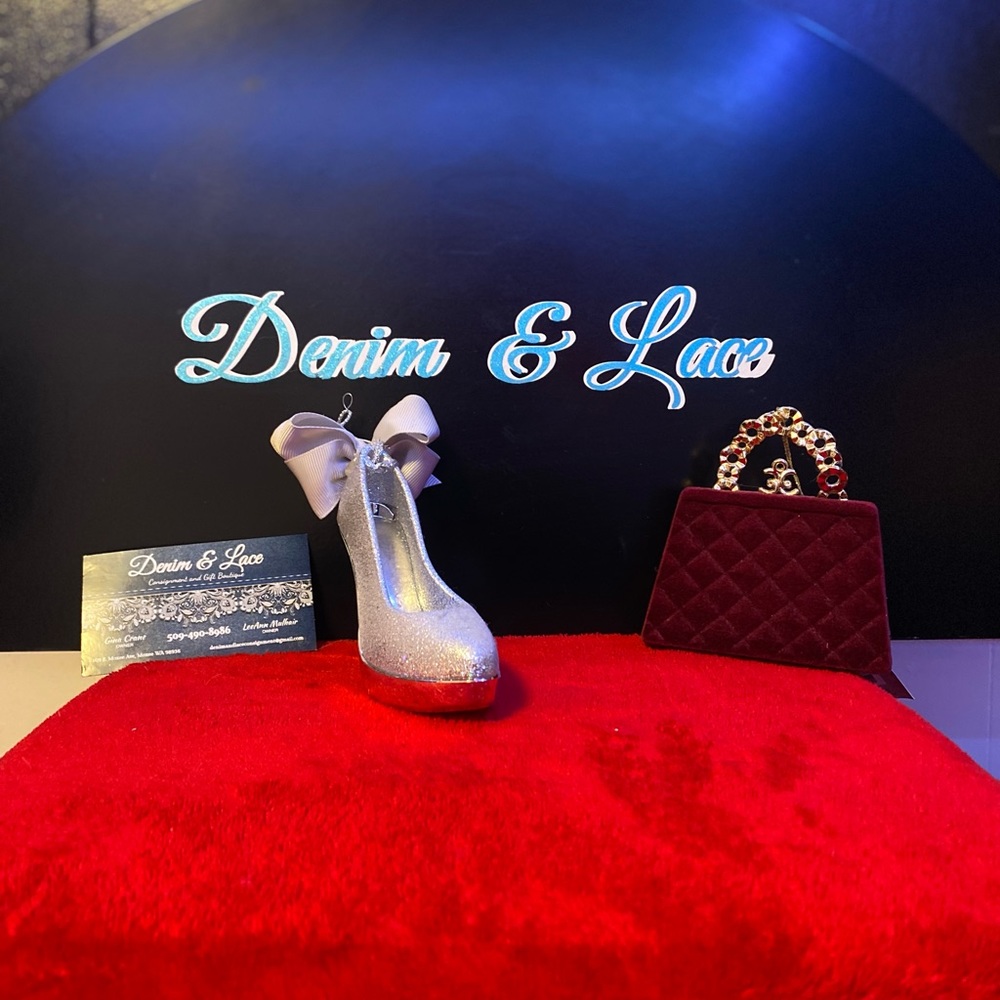 Meet your Posher, Denimandlace